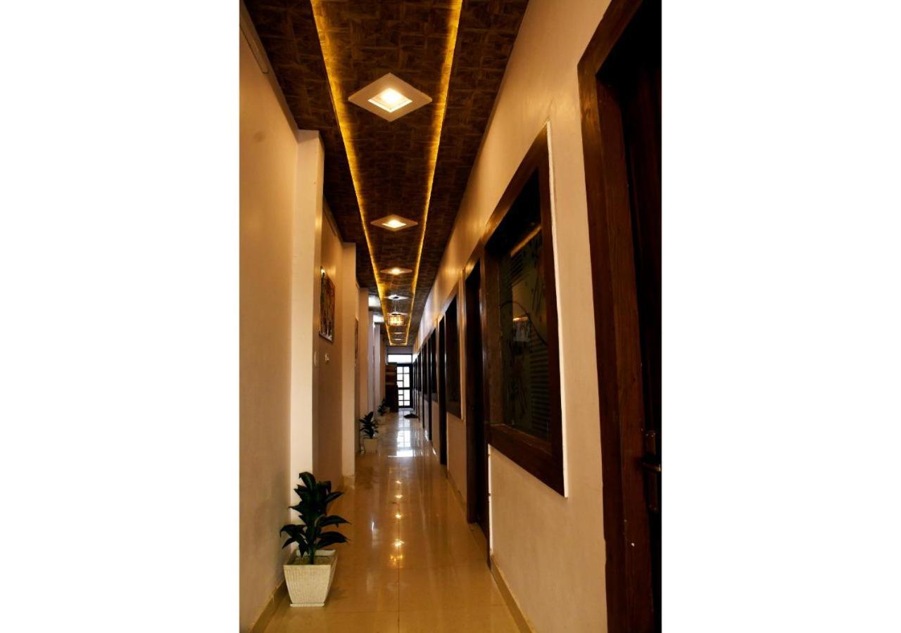 Tirupati Balaji Inn Bageshwar Dham Basari Экстерьер фото